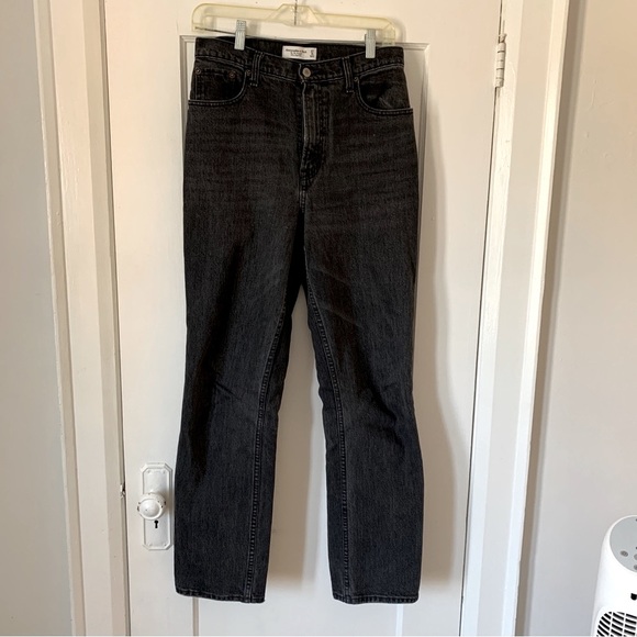 Abercrombie • Curve Love Ultra High Rise 90’s Straight Jean - Picture 3 of 5